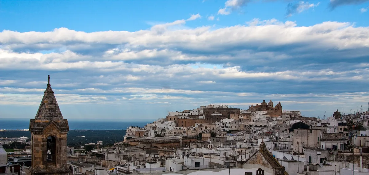 Come arrivare a Ostuni da Brindisi? Tutte le soluzioni pratiche