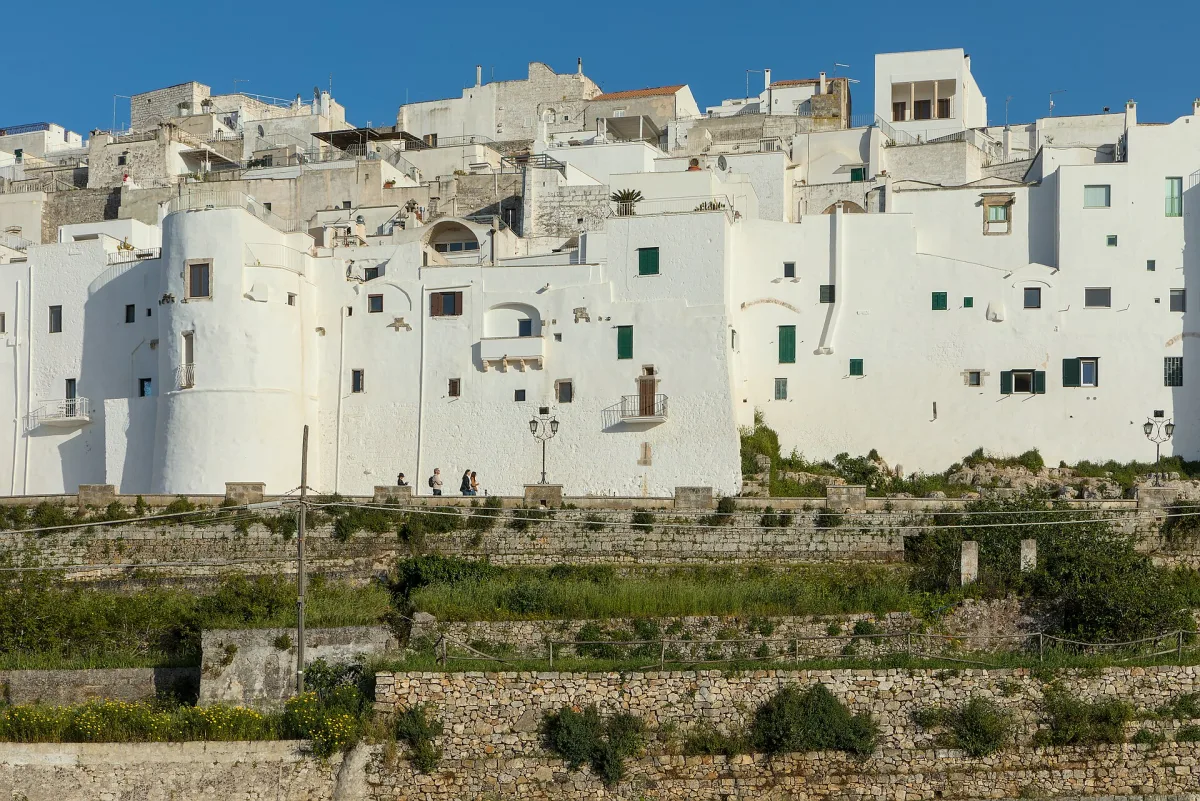 Cosa vedere a Ostuni in un giorno: itinerario tra storia e panorami