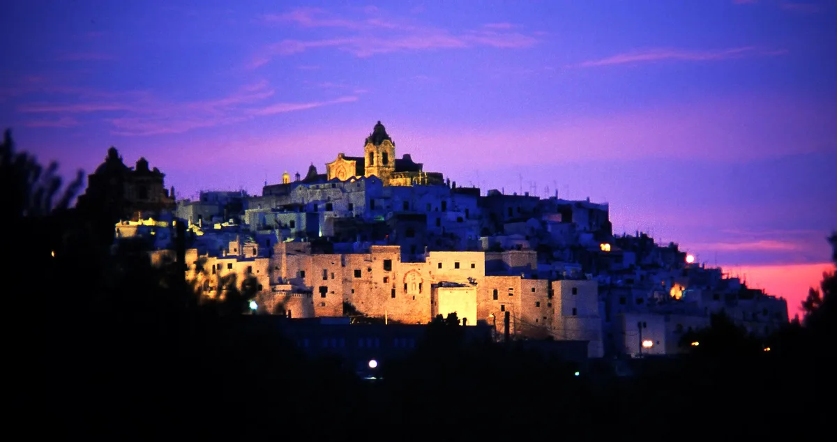 Ostuni all’alba e al tramonto: itinerario fotografico tra centro e mare