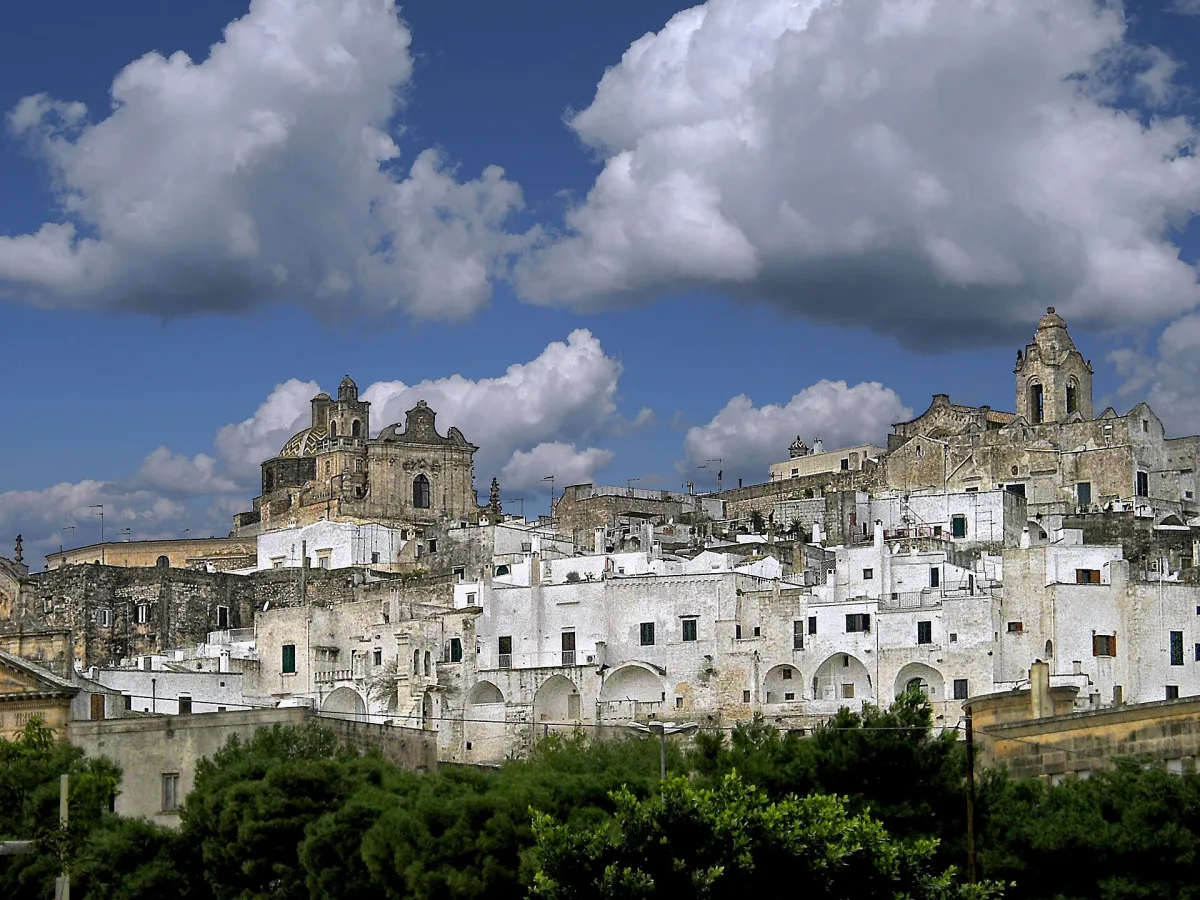 Quando andare a Ostuni: guida onesta mese per mese 2026