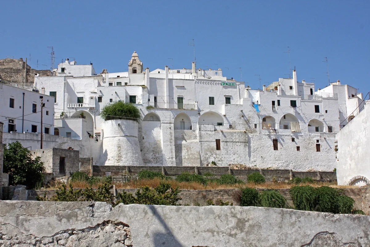 Weekend romantico a Ostuni: alloggi, ristoranti e panorami nascosti