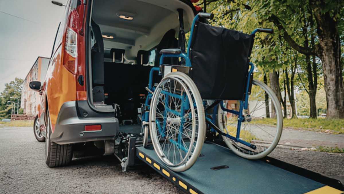 Ostuni inclusiva: guida a centro e spiagge per viaggiatori con disabilità